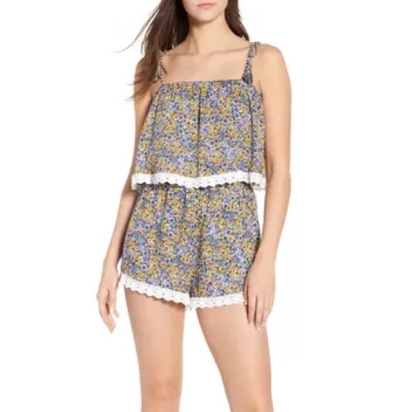 cupcakes and cashmere Andria Floral Romper NWT NEW - Picture 2 of 4